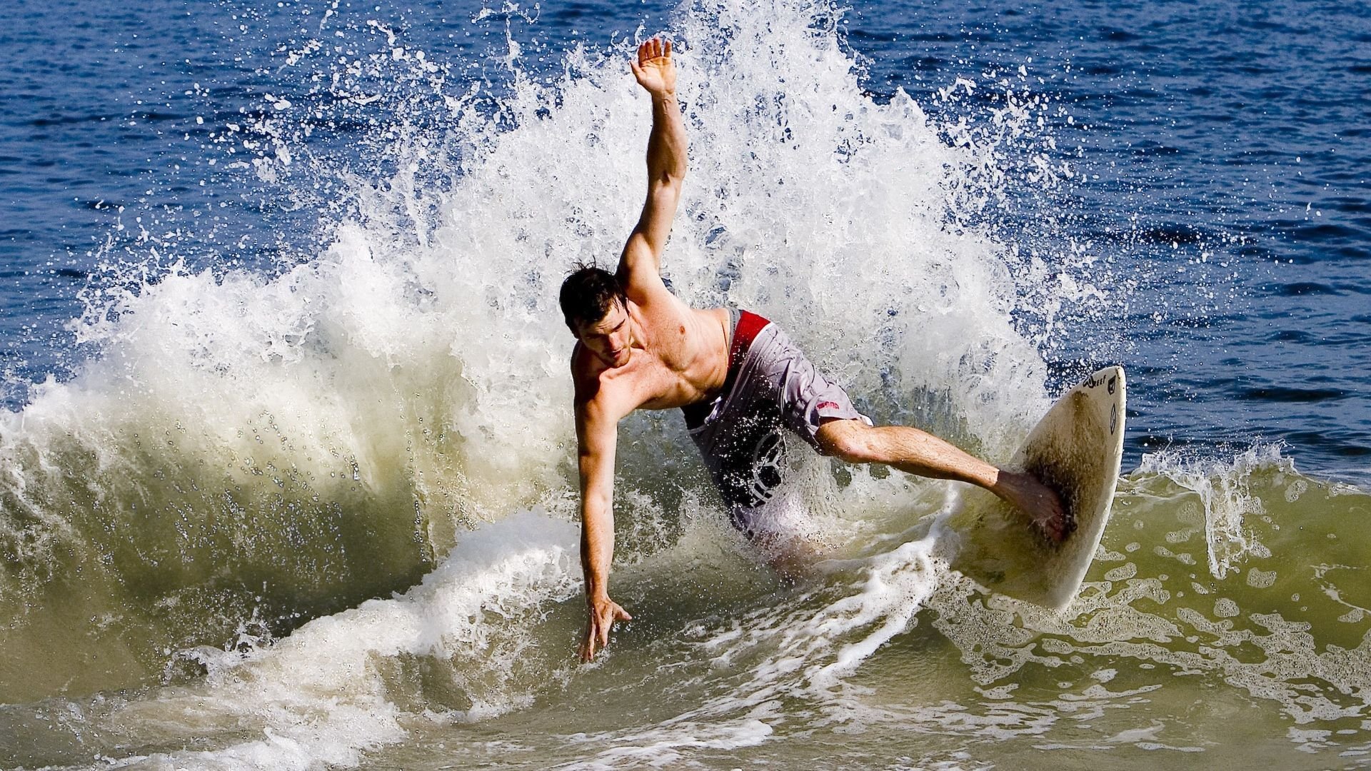 深圳队战术压制新疆队，爱德华兹成为关键先生